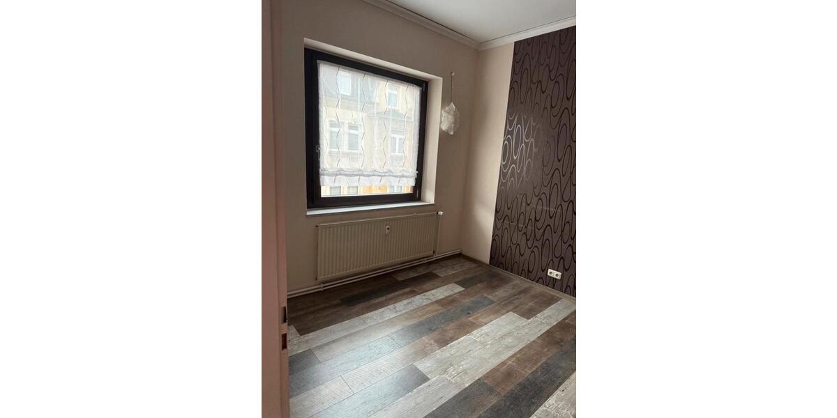 Etagenwohnung Essen Stadtbezirk VI - 5 Zimmer, 120 m&sup2;, 700&euro; | Angebot:25838749