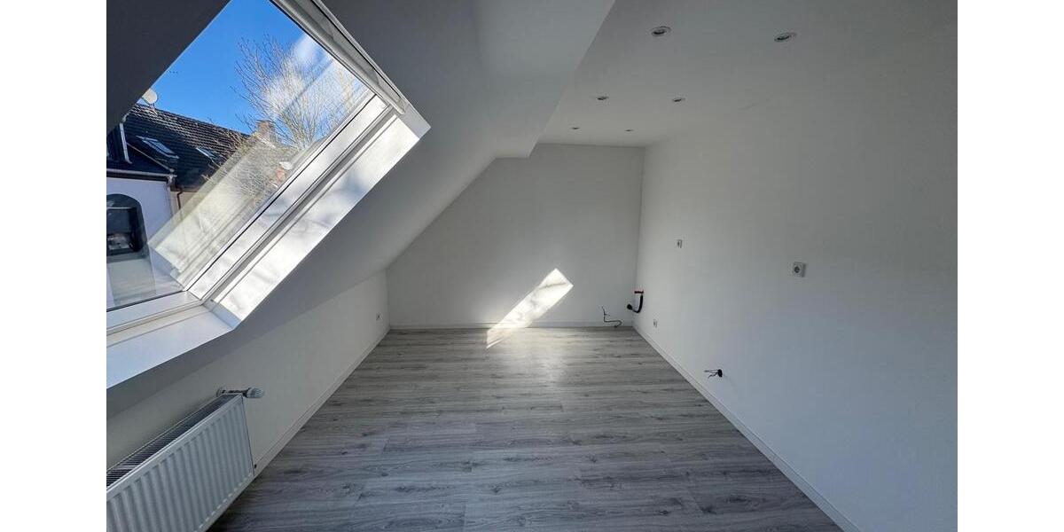 Dachgeschoßwohnung Essen Stadtbezirk VII - 4.5 Zimmer, 110 m&sup2;, 995&euro; | Angebot:25180557