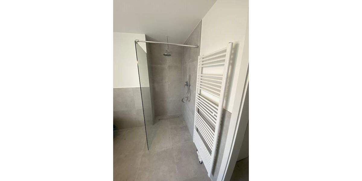 Top-Wohnung im 1. OG mit Balkon, energetisch kernsaniert 3 zimmer