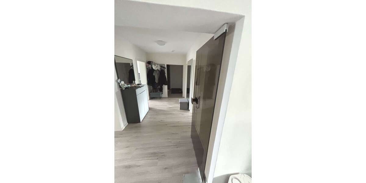 Etagenwohnung Duisburg Mittelmeiderich - 4 Zimmer, 126 m&sup2;, 880&euro; | Angebot:26802780