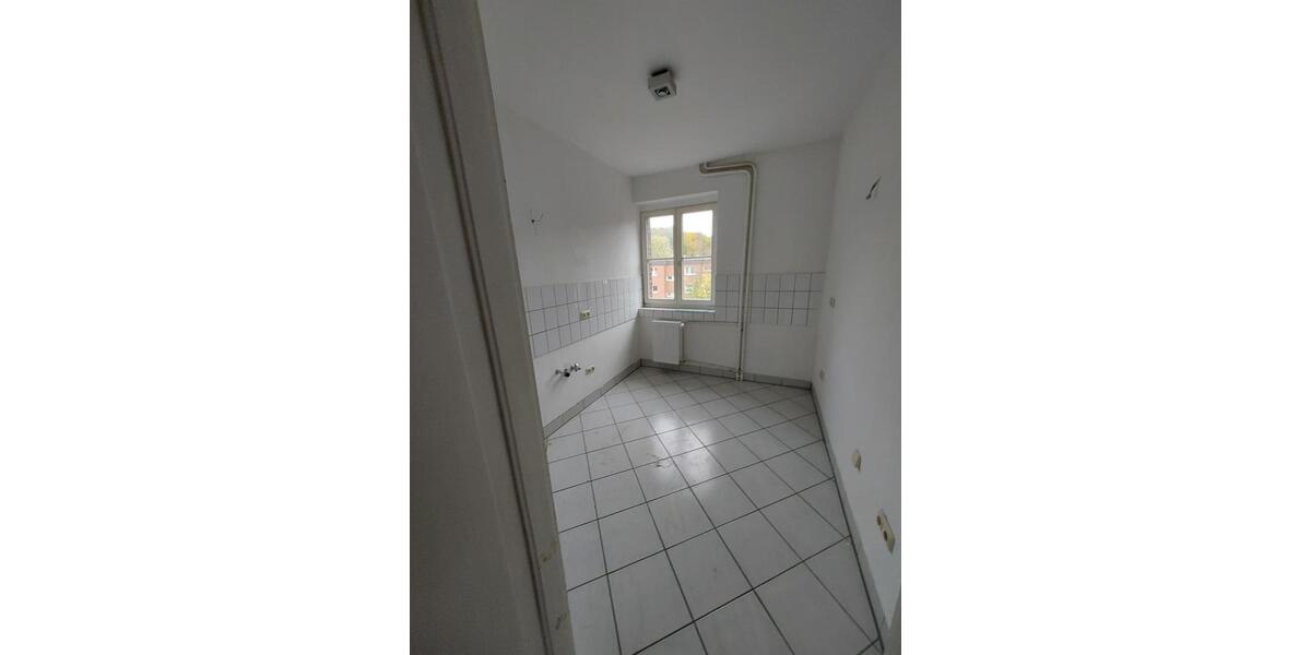 Helle 5 Zimmer DG Wohnung mit Dusche & Badewanne 5 zimmer