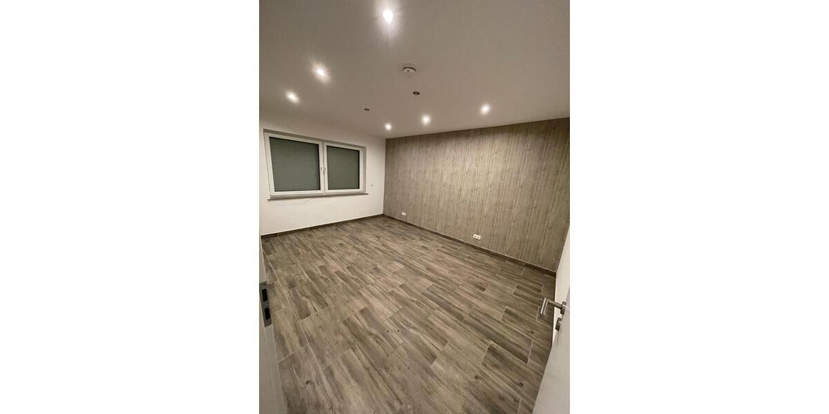 Erdgeschoßwohnung Essen Stadtbezirk V - 3.5 Zimmer, 80 m&sup2;, 1.150&euro; | Angebot:26418885