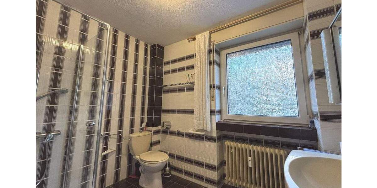 Attraktives, gepflegtes Mehrfamilienhaus in gefragter Wohnlage in Essen-Bergerhausen 6 zimmer