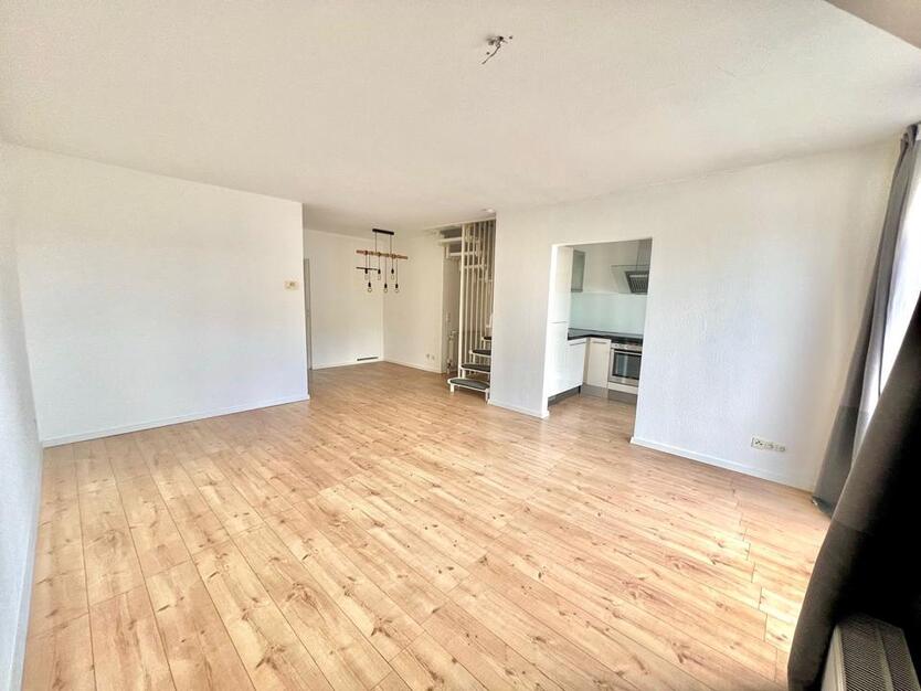 Helle Maisonette-Wohnung mit Terrasse & Top-Ausstattung