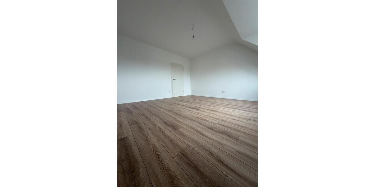Dachgeschoßwohnung Duisburg Mittelmeiderich - 2 Zimmer, 78 m&sup2;, 900&euro; | Angebot:25790437