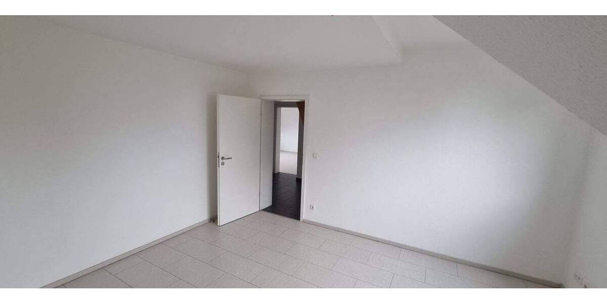 Etagenwohnung Oberhausen Sterkrade-Mitte - 3 Zimmer, 90 m&sup2;, 680&euro; | Angebot:26920815