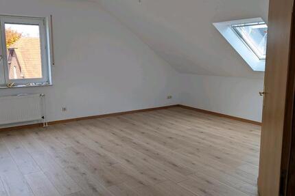 1 Zimmer Dachgeschoss Wohnung in ruhiger Lage - frisch renoviert! zimmer