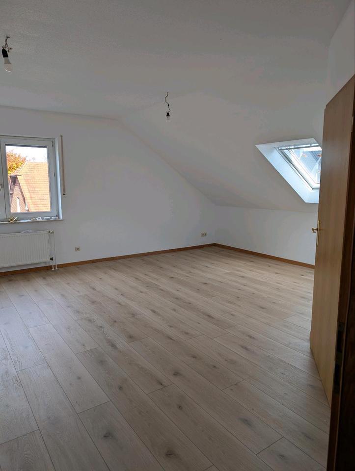 1 Zimmer Dachgeschoss Wohnung in ruhiger Lage - frisch renoviert! zimmer