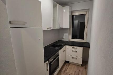 Sanierte 3,5 Zimmer Wohnung mit Einbauküche , Schwarze Heide, 3 zimmer