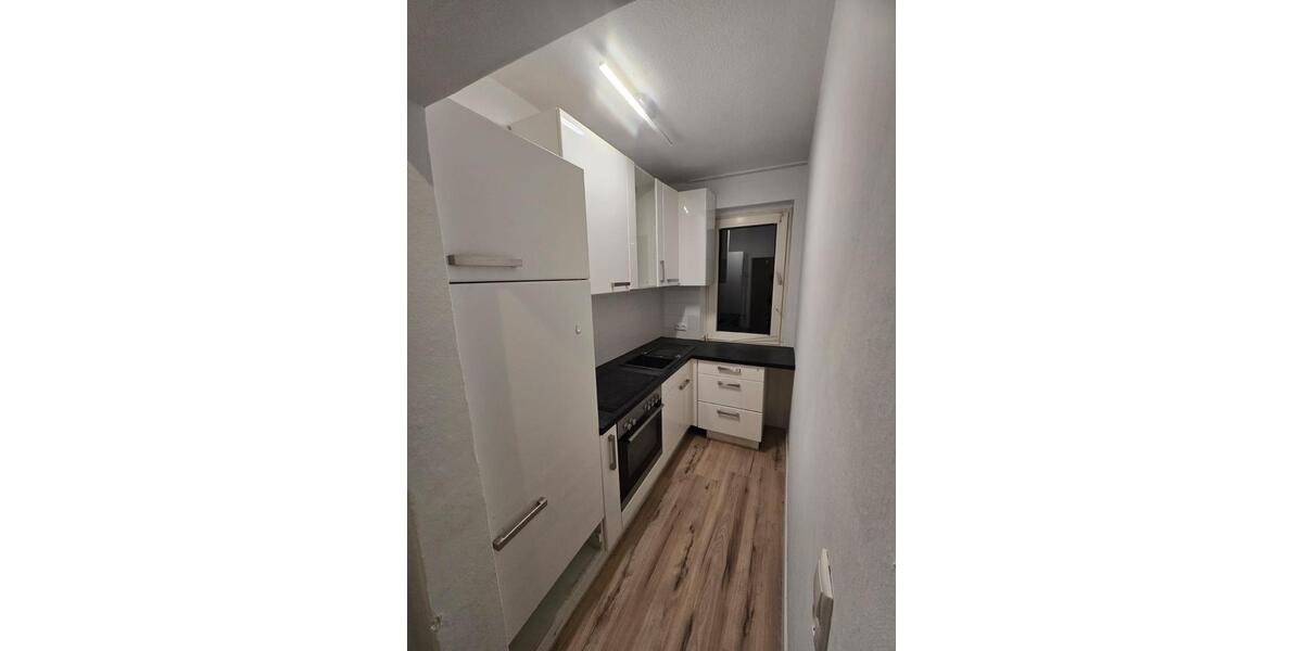 Sanierte 3,5 Zimmer Wohnung mit Einbauküche , Schwarze Heide, 3 zimmer