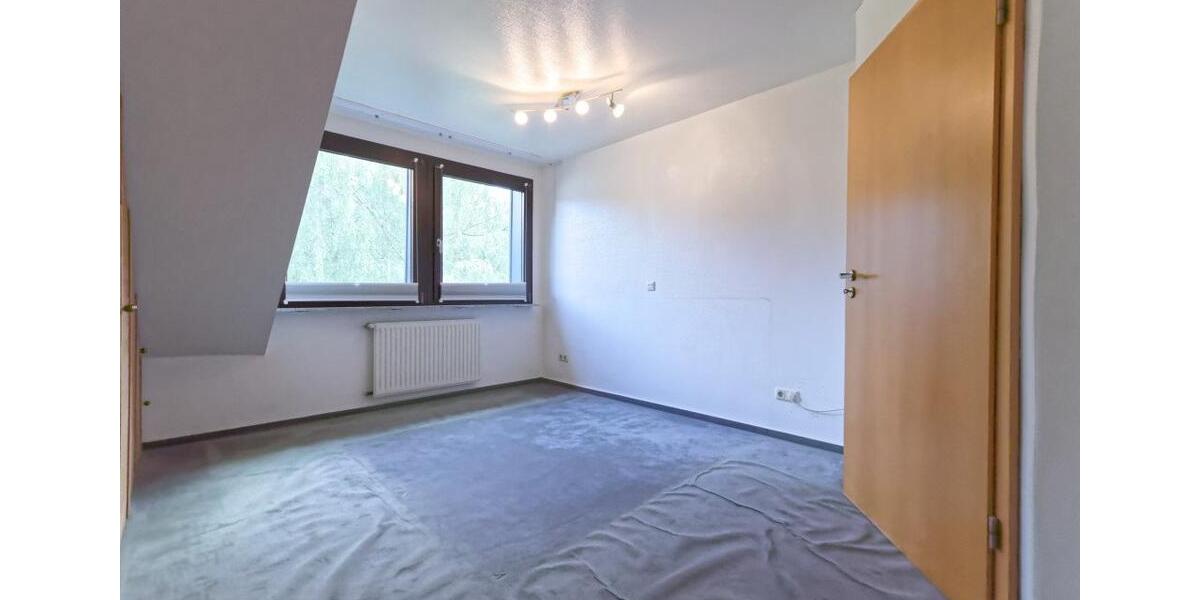 Dachgeschoßwohnung Oberhausen Biefang - 4 Zimmer, 96 m&sup2;, 239.000&euro; | Angebot:26940519