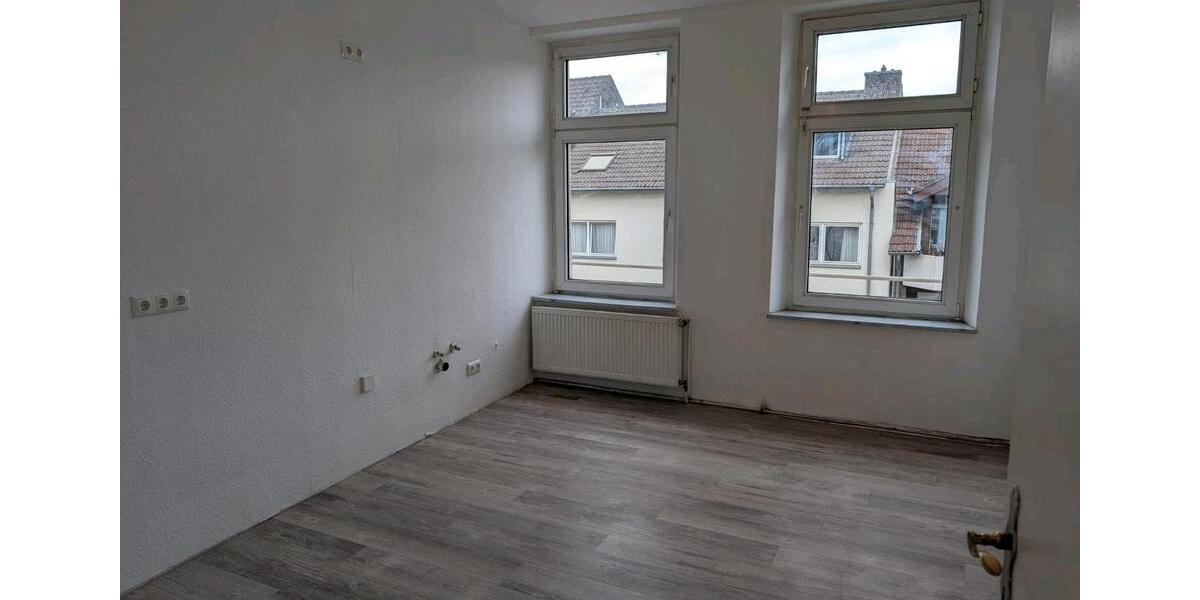 Dachgeschoßwohnung Duisburg Mittelmeiderich - 3.5 Zimmer, 70 m&sup2;, 590&euro; | Angebot:25880055