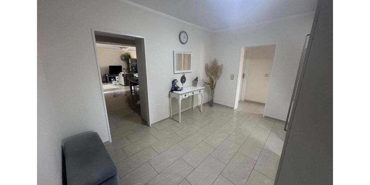 Bezaubernde Wohnung mit Tiefgaragenstellplatz und Wintergarten 4.5 zimmer