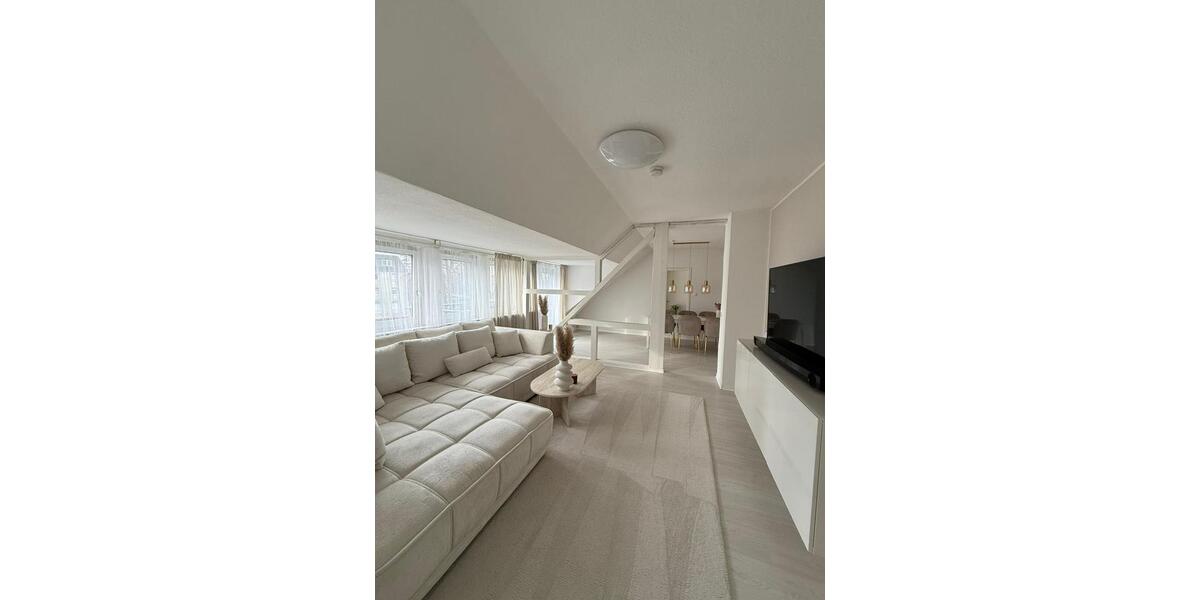 Helle Dachgeschosswohnung mit großem Balkon 2 zimmer