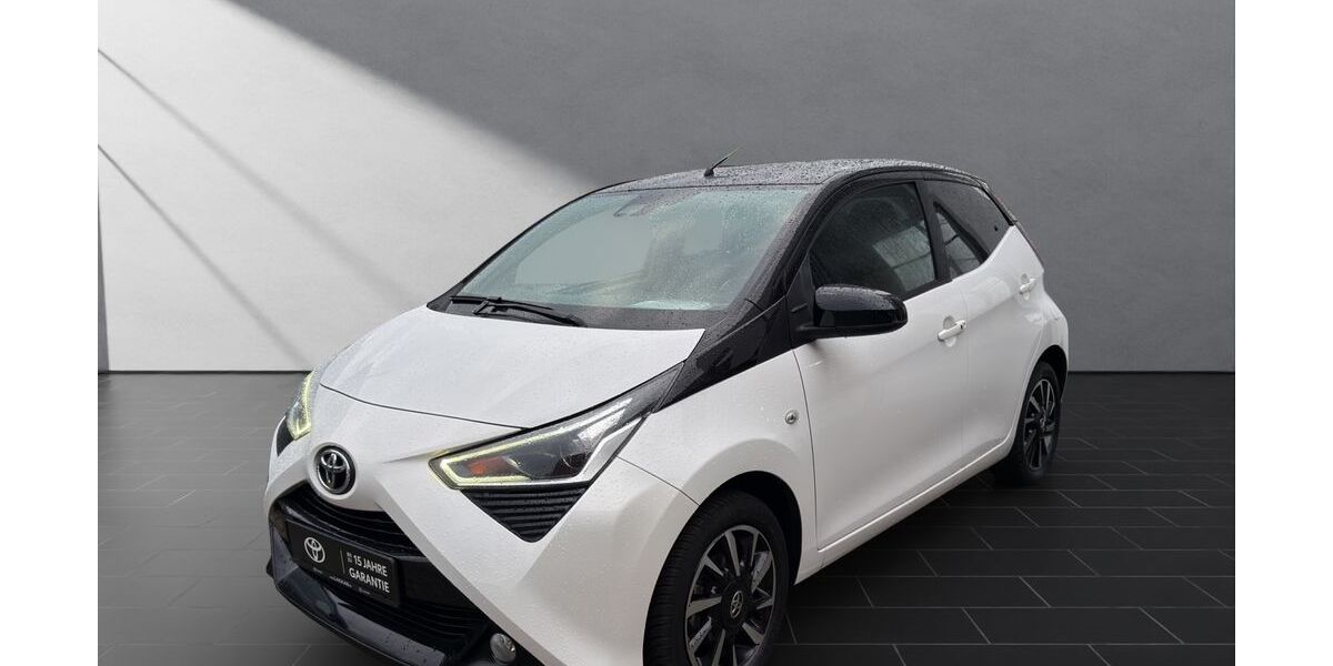 Toyota Aygo (X) 40.800 km 10.450 &euro; Duisburg 47055