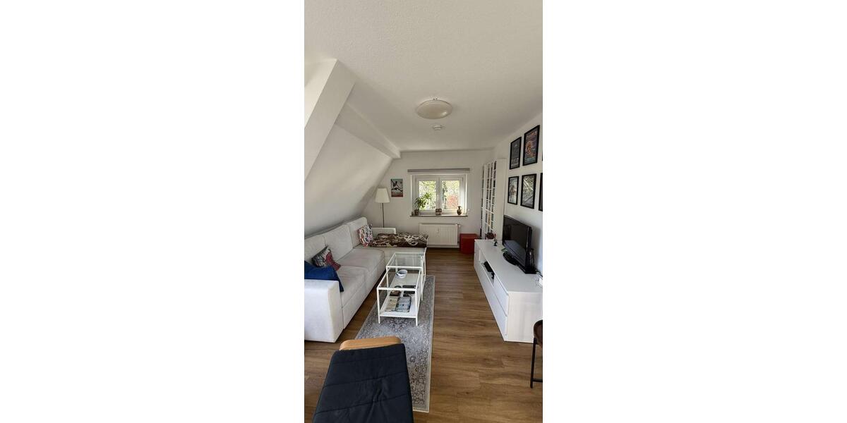 Dachgeschoßwohnung Duisburg Duisburg-Mitte - 4 Zimmer, 93 m&sup2;, 830&euro; | Angebot:26060436