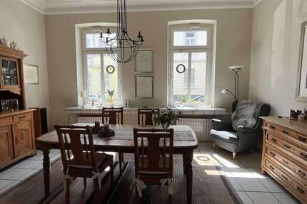 Haus Duisburg Essenberg - 9 Zimmer, 243 m&sup2;, 385.000&euro; | Angebot:25440110