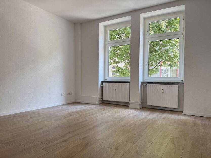 Modern sanierte 1,5-Zimmer-Wohnung mit Einbauküche und Balkon
