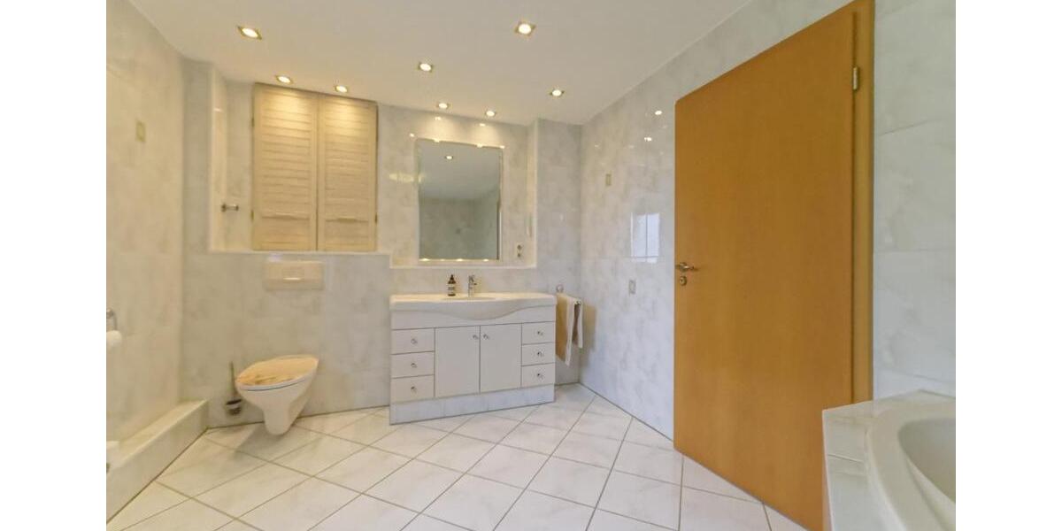 Dachgeschoßwohnung Oberhausen Biefang - 4 Zimmer, 96 m&sup2;, 227.000&euro; | Angebot:26940519