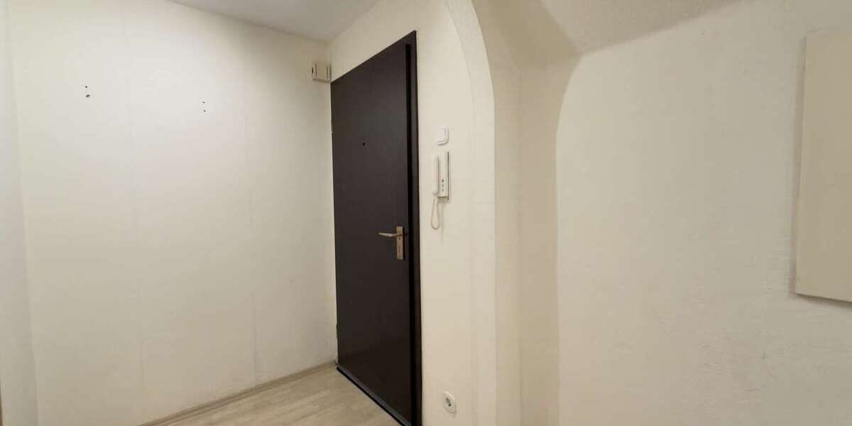 Gepflegte 3,5-Zimmer-Dachgeschosswohnung mit Einbauküche und Garage 3.5 zimmer