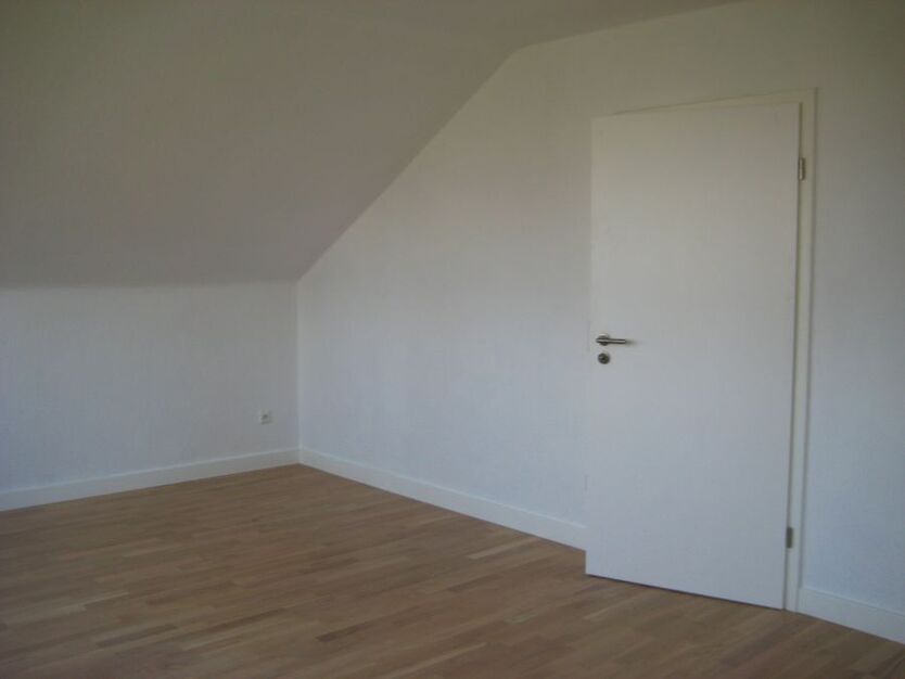 Provisionsfrei* Mehrfamilienhaus, 4 WE in Top Lage, EG 92 qm mit Garten u. Garage frei