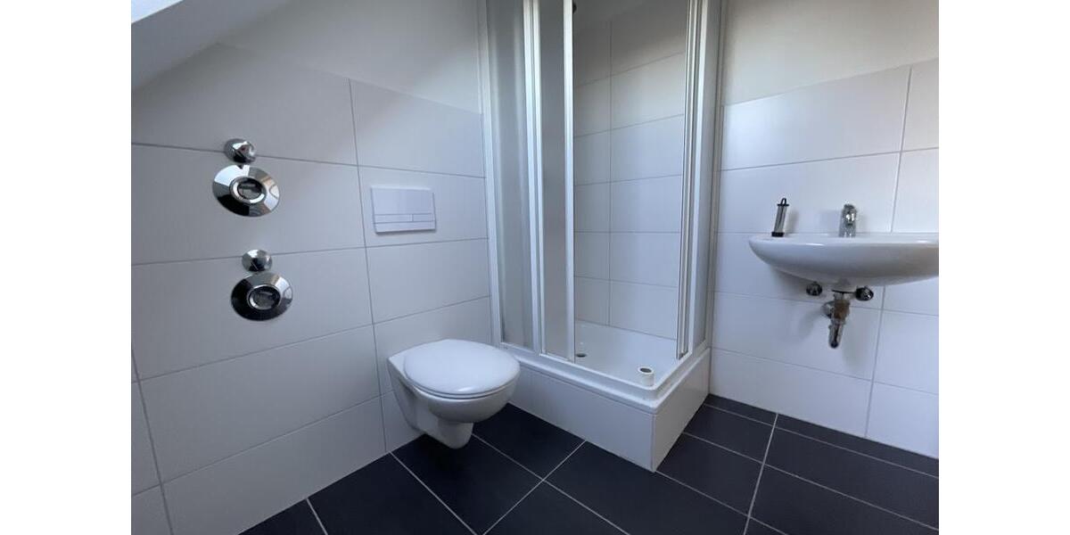 Dachgeschoßwohnung Essen Stadtbezirk III - 1 Zimmer, 28 m&sup2;, 309&euro; | Angebot:25754023