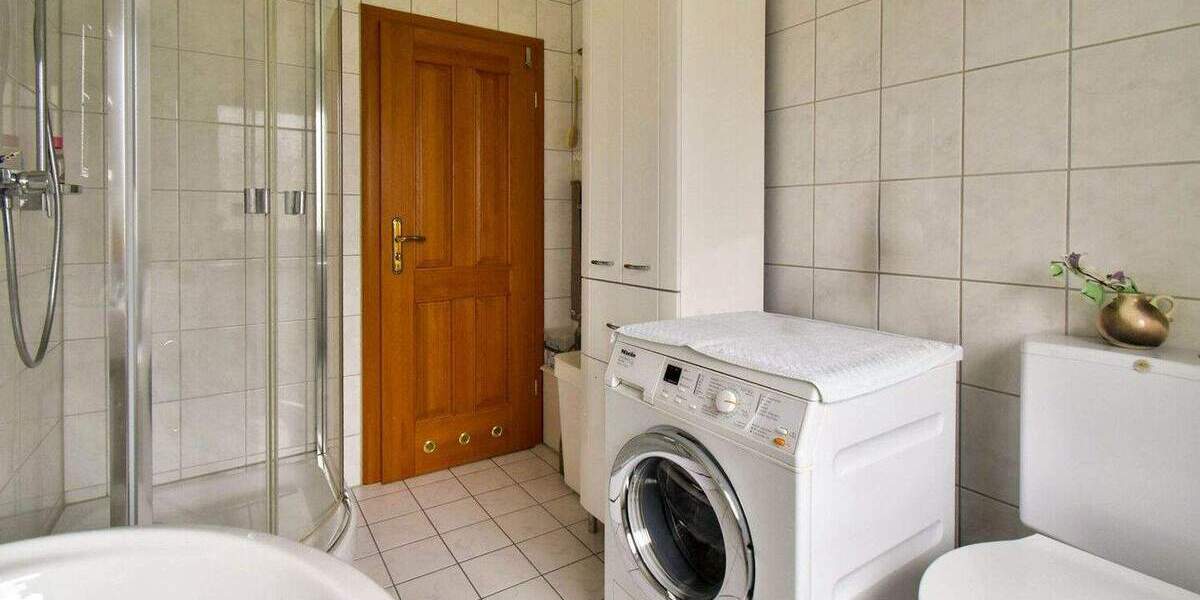 Leben und Leben lassen! Schöne, ruhige Wohnung mit Balkon und TG-Stellplatz 4 zimmer