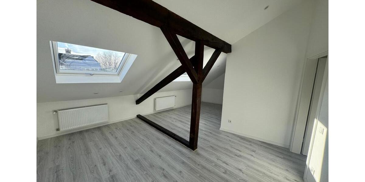 Dachgeschoßwohnung Essen Stadtbezirk VII - 4.5 Zimmer, 110 m&sup2;, 995&euro; | Angebot:25180557