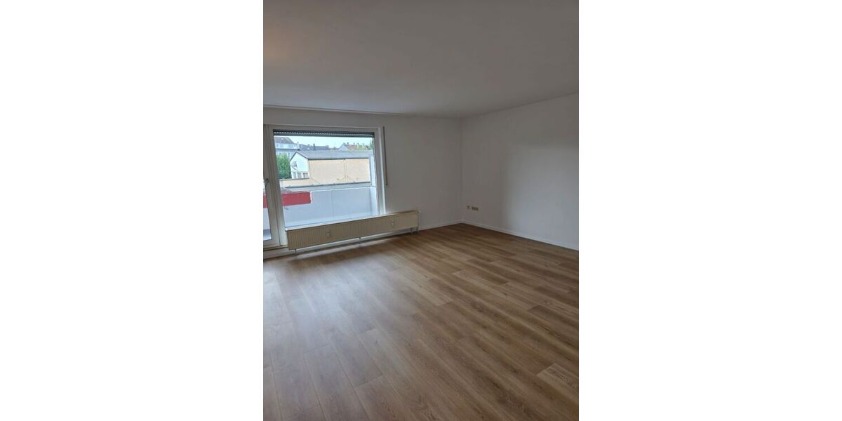 Renovierte 2,5 Zimer-Wohnung mit Aufzug, Balkonkraftwerk, Video-Sprechanlage, Garage (Warmmiete: 1.040 + 100 Garage) - Etagenwohnung Duisburg Meiderich | Angebot:27473556
