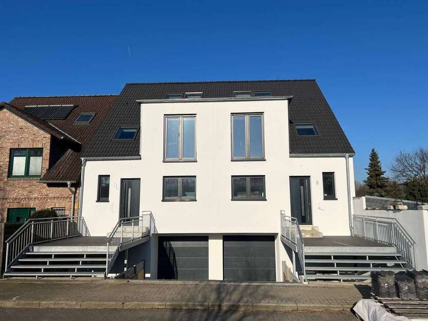 Haus zum Kaufen in Düsseldorf 998.500 € 180 m²