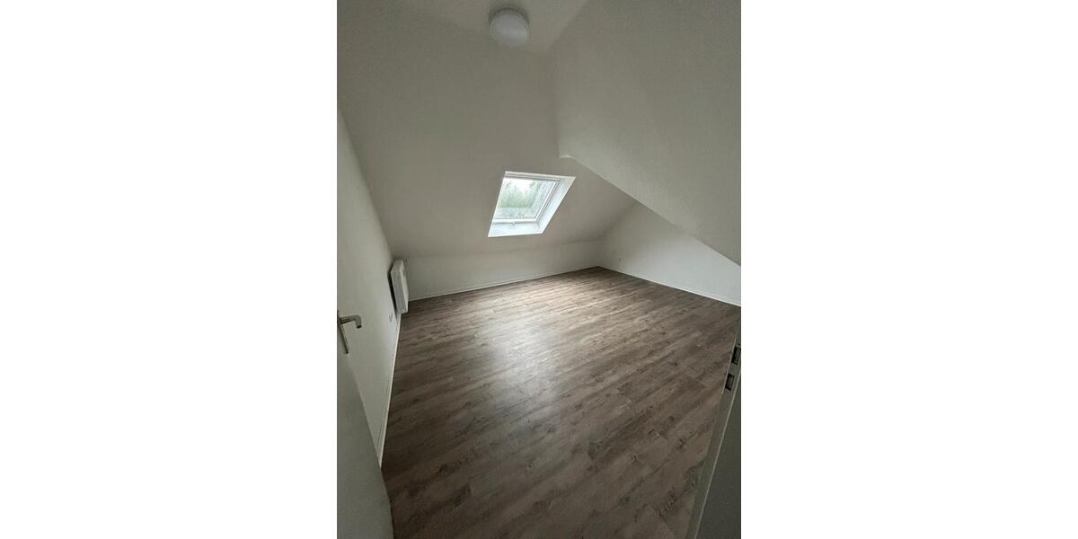 Dachgeschoßwohnung Recklinghausen Berghausen - 4.5 Zimmer, 81 m&sup2;, 1.050&euro; | Angebot:25641730