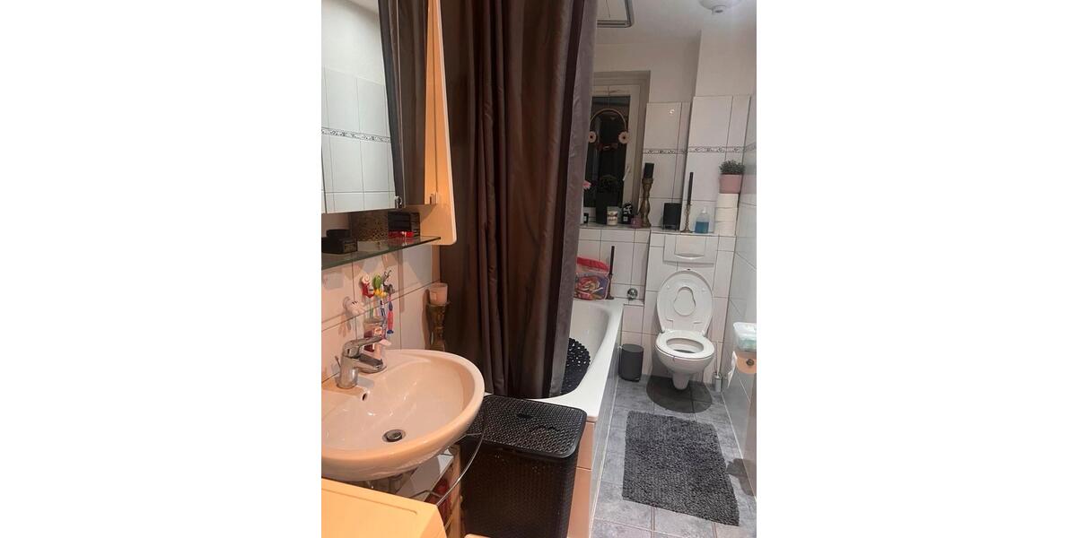 Dachgeschoßwohnung Gelsenkirchen Gelsenkirchen-Mitte - 3 Zimmer, 80 m&sup2;, 500&euro; | Angebot:25656495