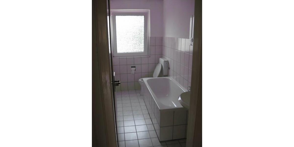 Helle und großzügige 2,5-Zimmer-Wohnung mit Balkon 2 zimmer