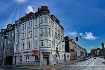 Lukratives Entwicklungsobjekt - Mehrfamilienhaus mit Gewerbe zur eigenen Neugestaltung 3 zimmer