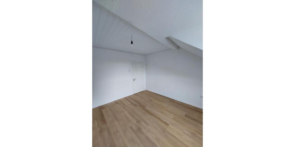 Dachgeschoßwohnung Herne Eickel - 3.5 Zimmer, 80 m&sup2;, 560&euro; | Angebot:26442292