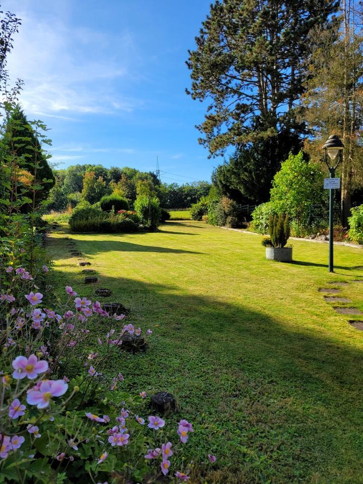 Schöne Doppelhaushälfte gute Aufteilung, großer Garten, Feldblick