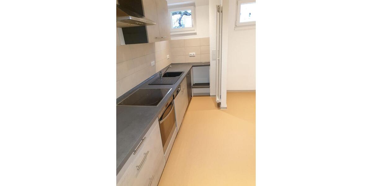 83 qm Charlottenburg aufwendig saniert mit Option auf Stellplatz. 3 zimmer