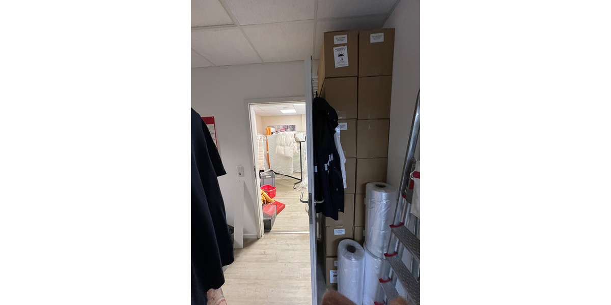 Investorenobjekt mit 3 Wohnungen, 2 Ladenlokalen und Erweiterungsmöglichkeiten 1 zimmer