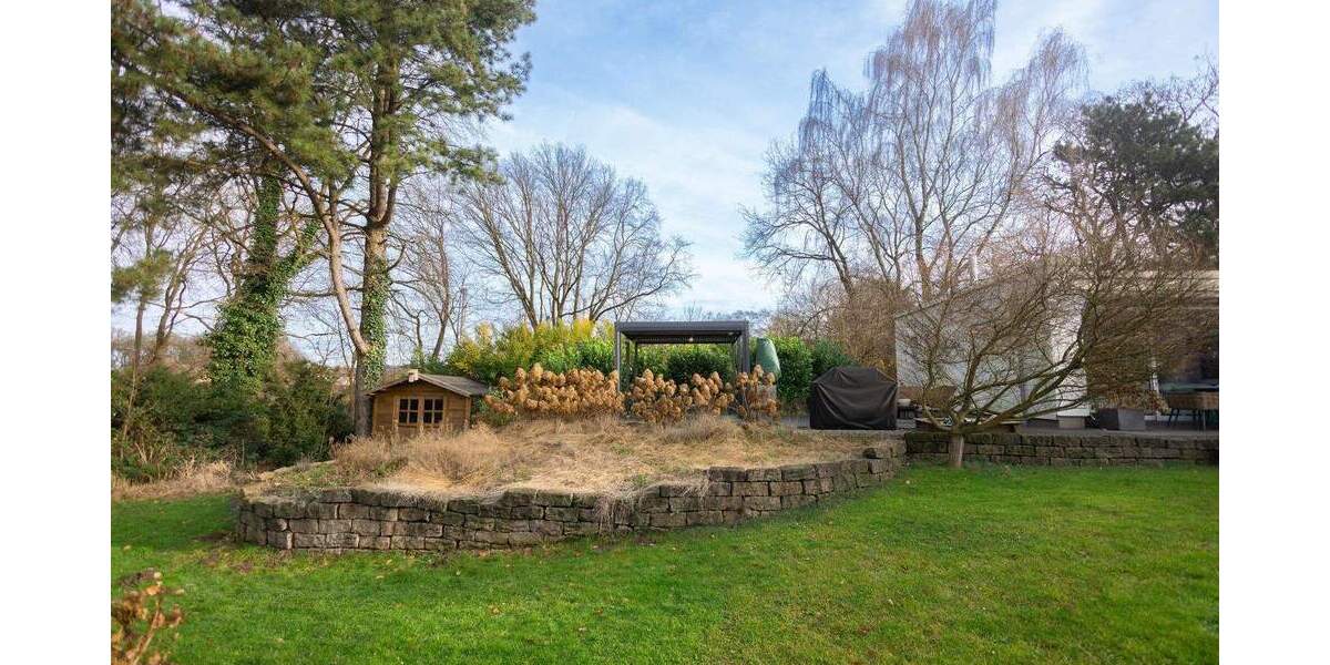 Wohnen auf einer Ebene - exklusives Einfamilienhaus mit beeindruckendem Außenareal in ruhiger Lage 5 zimmer