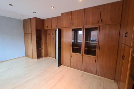 Büroräume + 4 Stellplätze außen zimmer