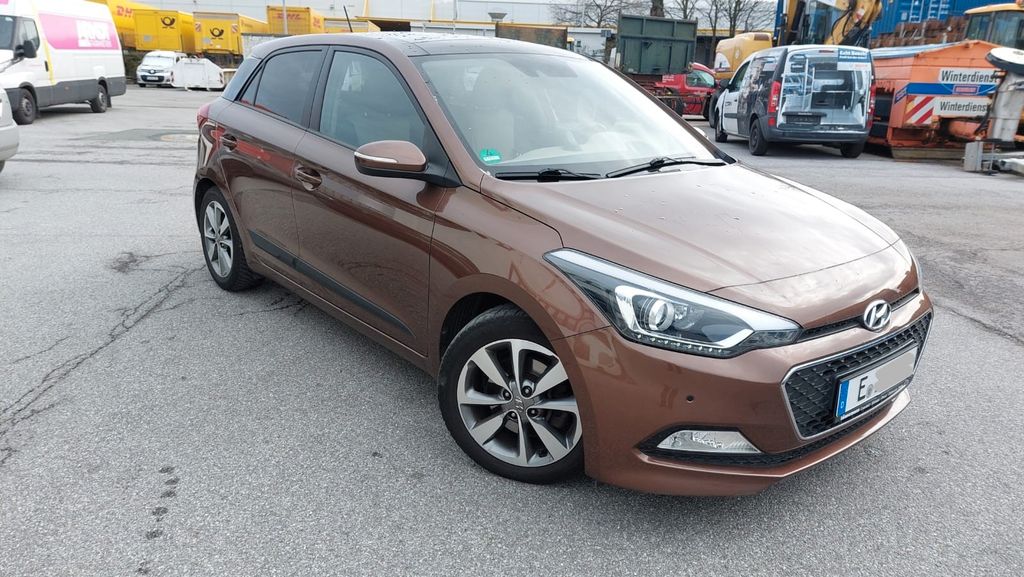 Hyundai i20 102.000 km 7.800 &euro; Essen 45329