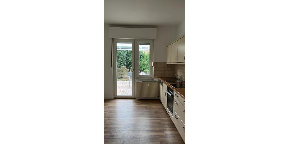 Mülheim, Kluse 48 am Waldrand und doch zentrale Lage und schöner Garten 4 zimmer