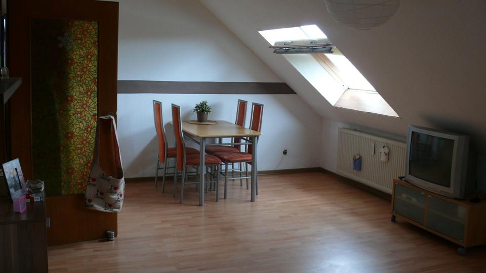 Dachgeschoßwohnung Duisburg Mittelmeiderich - 2 Zimmer, 60 m&sup2;, 450&euro; | Angebot:26413913