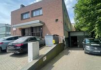 Lagerfläche und Produktionsfläche mit Büro