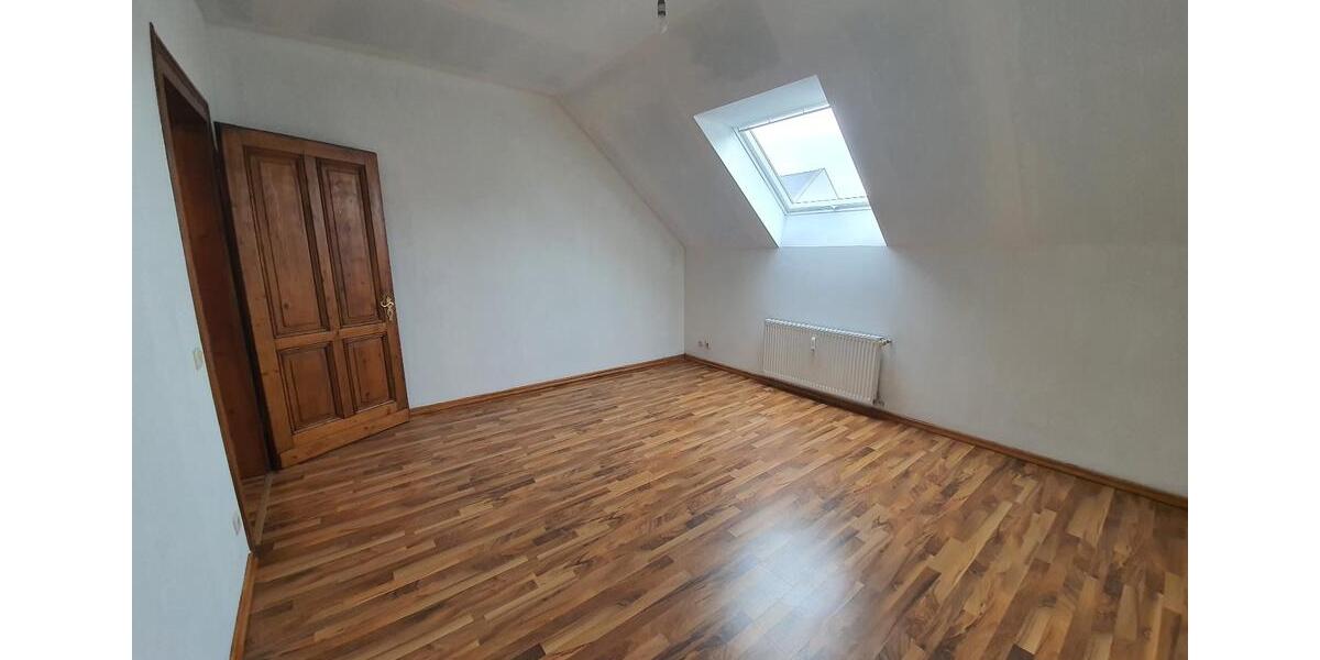 Dachgeschoßwohnung Duisburg Mittelmeiderich - 3 Zimmer, 1 m&sup2;, 700&euro; | Angebot:25844080