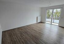 Moderne Wohnung mit Tageslichtbad, offener Küche und Balkon - ab sofort frei!