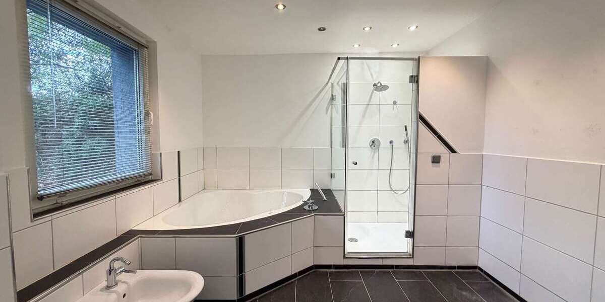 Mehrfamilienhaus mit 3 Wohneinheiten in ruhiger Sackgassenlage - Mehrfamilienhaus, Wohnhaus Oberhausen Alstaden | Angebot:27493794