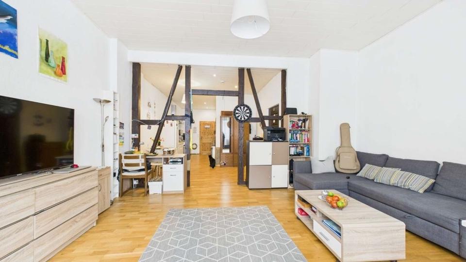 Renditestarkes Paket ca. 6 % - Vier Wohnungen in einem Haus. zimmer