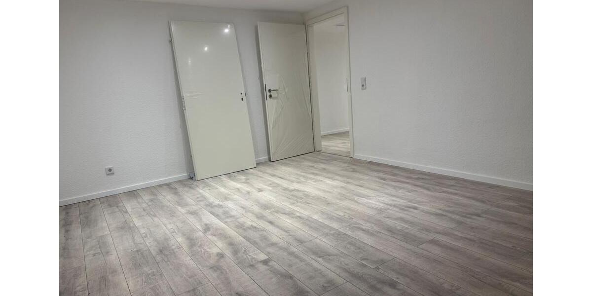 Dachgeschoßwohnung Duisburg Rheinhausen - 4.5 Zimmer, 90 m&sup2;, 900&euro; | Angebot:25142369