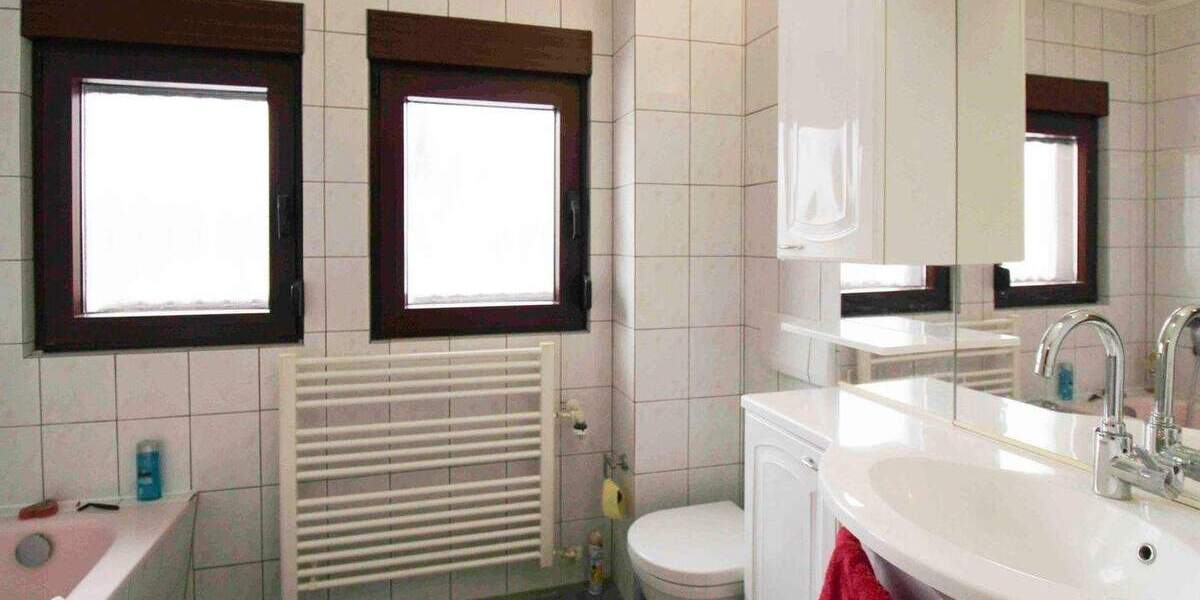 Viel Platz, viele Möglichkeiten: Zweifamilienhaus mit Garten, Wintergarten & Mieteinnahmen! 6 zimmer